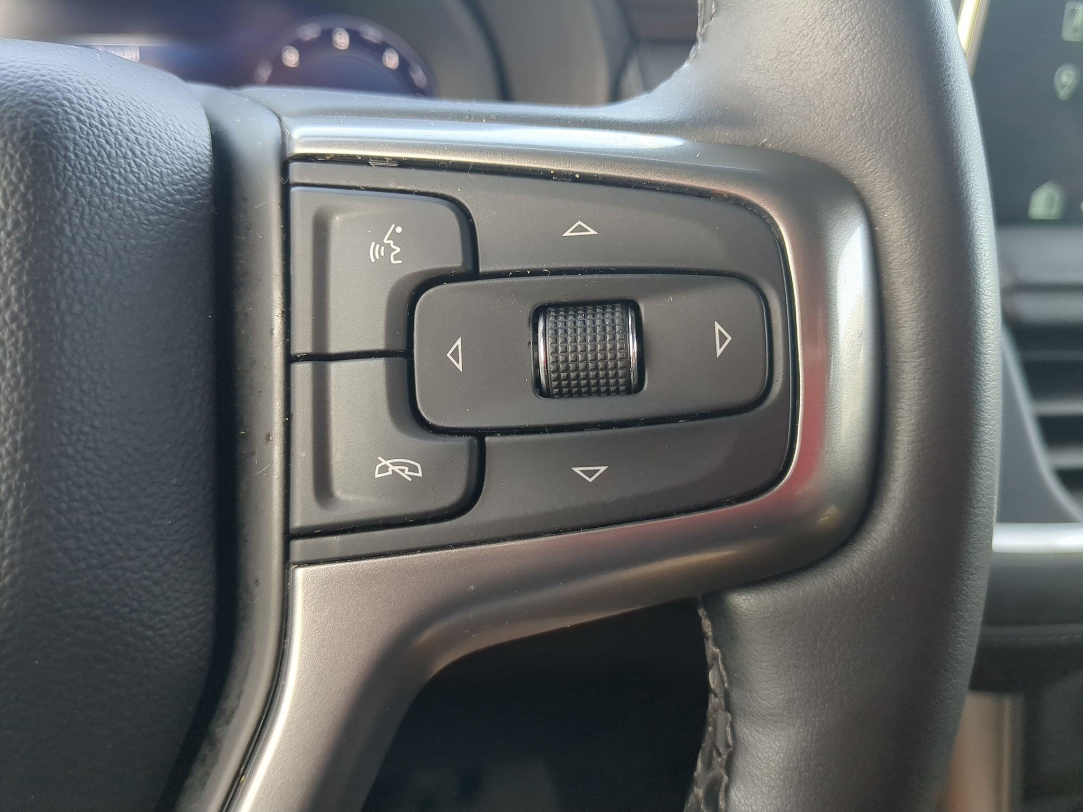 Used 2024 Chevrolet Tahoe LT w/ Luxury Package AWD/4WD image 18