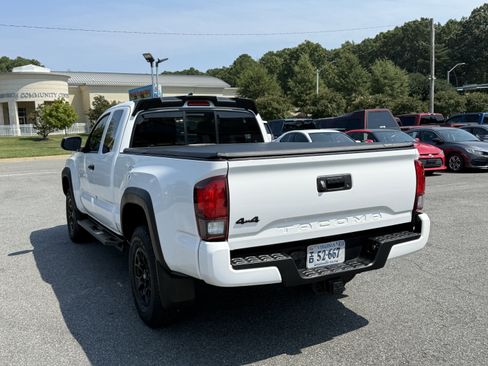 Used 2019 Toyota Tacoma SR w/ SX Package image 9