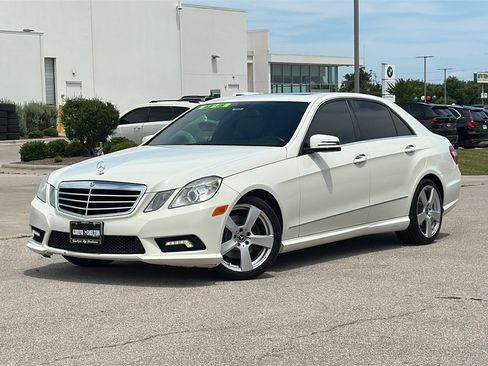 Used 2011 Mercedes-Benz E 350 4MATIC Sedan image 2