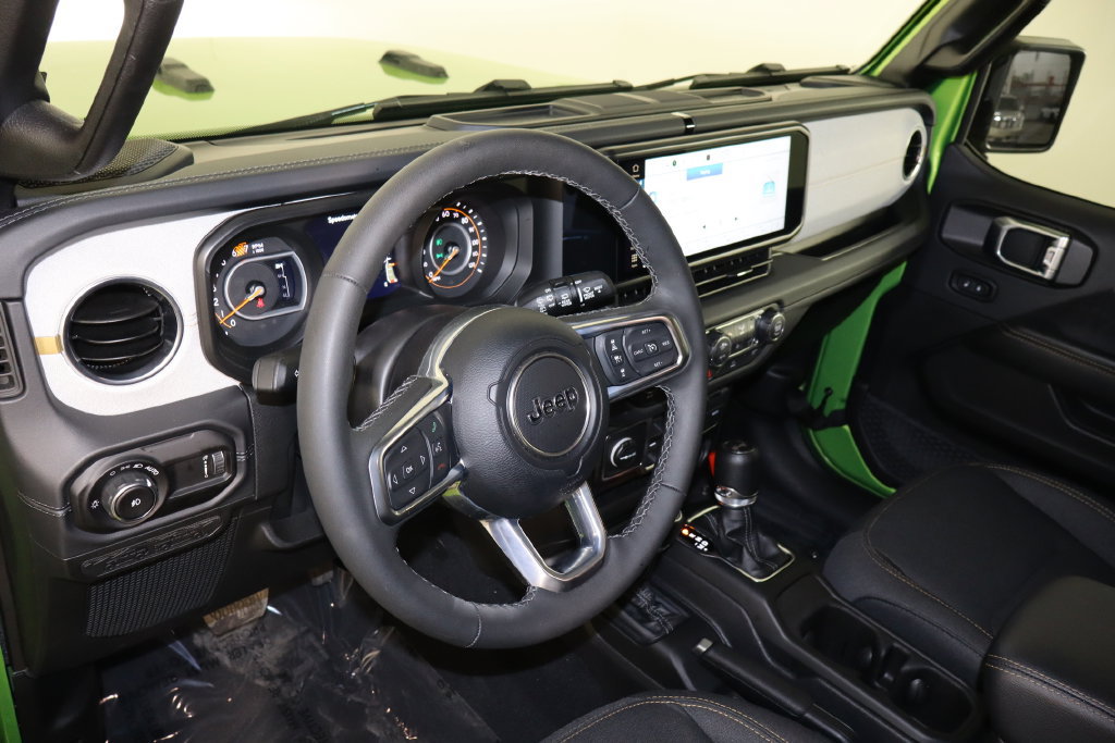 Used 2026 Jeep Wrangler Unlimited Sahara AWD/4WD image 24