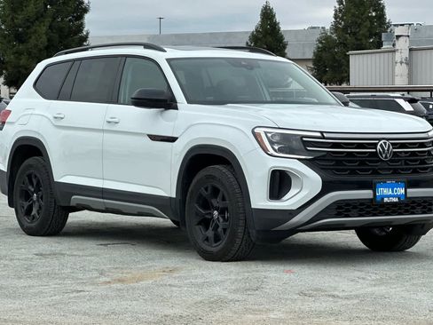 Used 2025 Volkswagen Atlas Peak Edition SE image 10