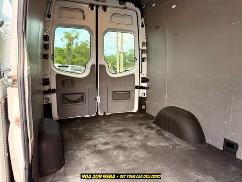 Used 2017 Mercedes-Benz Sprinter 2500 image 27