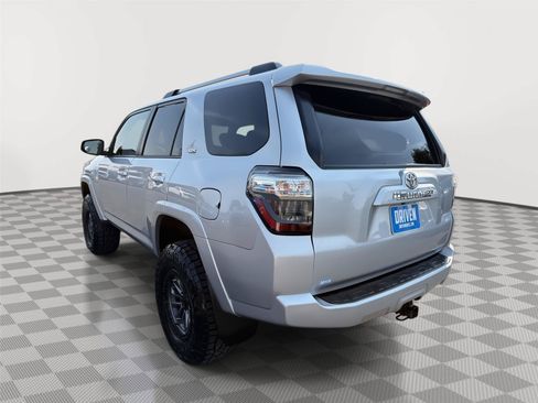 Used 2019 Toyota 4Runner SR5 AWD/4WD image 7