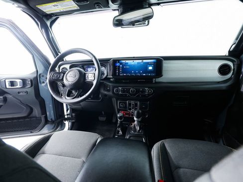 Used 2024 Jeep Wrangler Unlimited AWD/4WD image 18