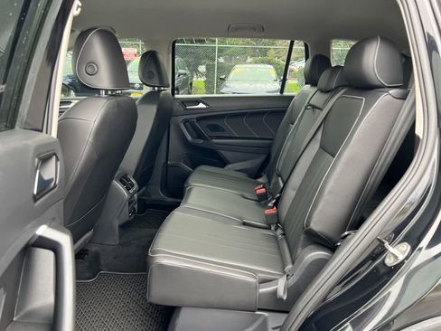 Used 2022 Volkswagen Tiguan SE image 17