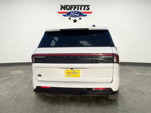 Used 2025 Lincoln Navigator L Reserve AWD/4WD image 4