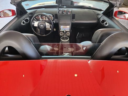 Used 2005 Nissan 350Z Touring RWD image 22