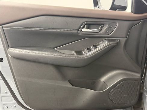 Used 2023 Nissan Rogue SL w/ SL Premium Package image 14