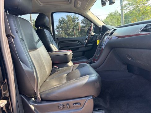 Used 2013 Cadillac Escalade Premium AWD/4WD image 10