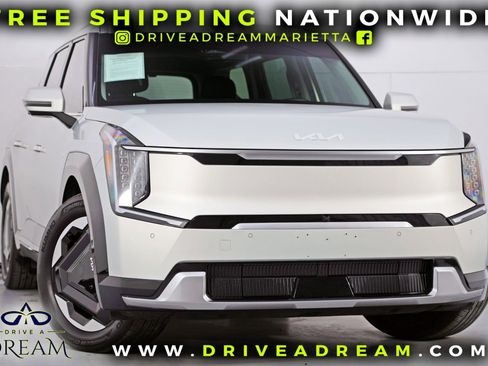 Used 2024 Kia EV9 Land image 2