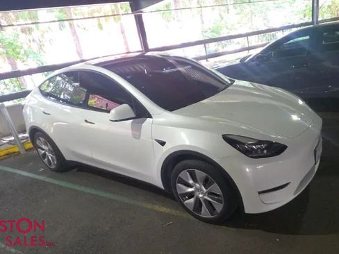 Used 2022 Tesla Model Y Long Range AWD/4WD image 1