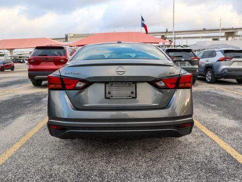 Used 2023 Nissan Altima 2.5 SV FWD image 11