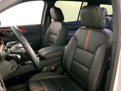 Used 2025 Chevrolet Traverse RS AWD/4WD image 22