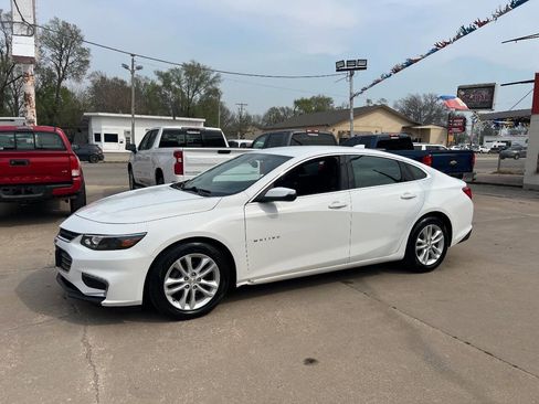 Used 2016 Chevrolet Malibu LT image 2