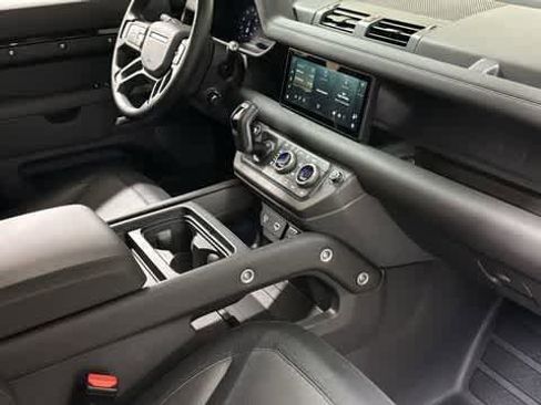 Used 2024 Land Rover Defender 110 X-Dynamic SE AWD/4WD image 33