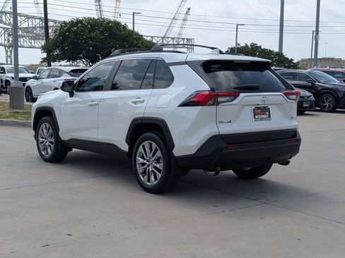 Used 2022 Toyota RAV4 XLE Premium FWD image 9