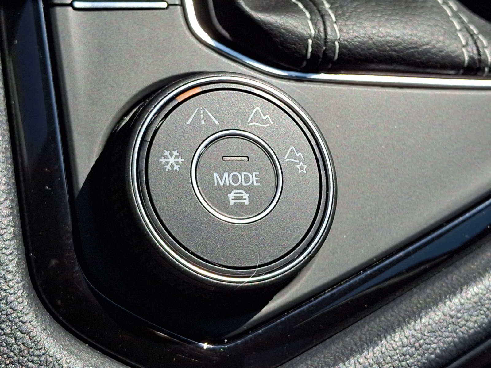 Certified 2024 Volkswagen Taos SE AWD/4WD image 27
