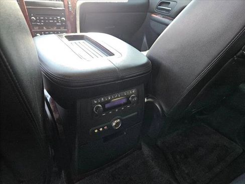 Used 2012 Cadillac Escalade Premium image 20