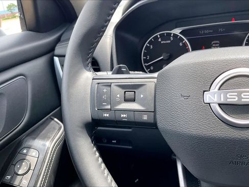 Used 2025 Nissan Rogue SV FWD image 22