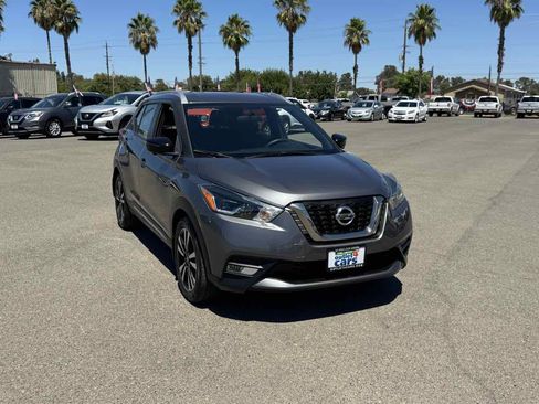 Used 2018 Nissan Kicks SR FWD image 3