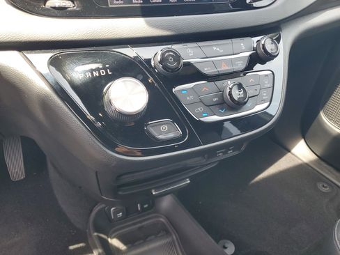 Used 2019 Chrysler Pacifica Touring-L w/ Premium Audio Group FWD image 25