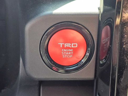 Certified 2025 Toyota Tacoma TRD Off-Road AWD/4WD image 30