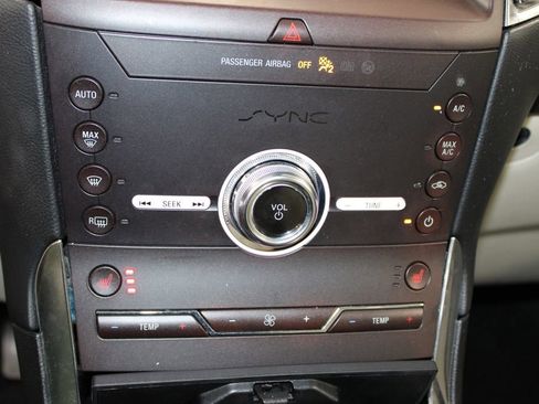 Used 2020 Ford Edge Titanium image 31