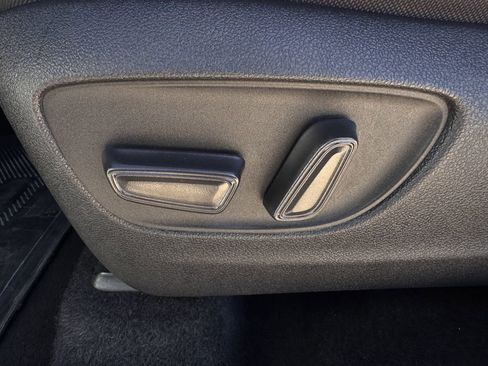 Used 2024 Toyota Highlander LE image 25