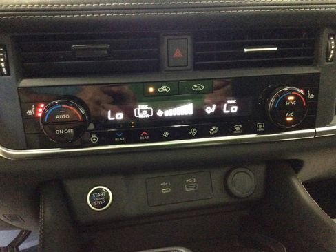 Used 2023 Nissan Rogue SL w/ SL Premium Package image 29