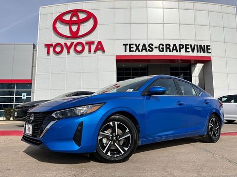 Used 2025 Nissan Sentra SV image 2