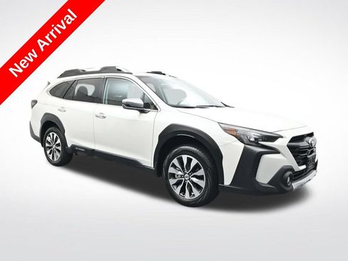 Used 2025 Subaru Outback Touring AWD/4WD image 1