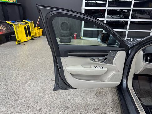 Used 2017 Volvo V90 T6 Cross Country image 9