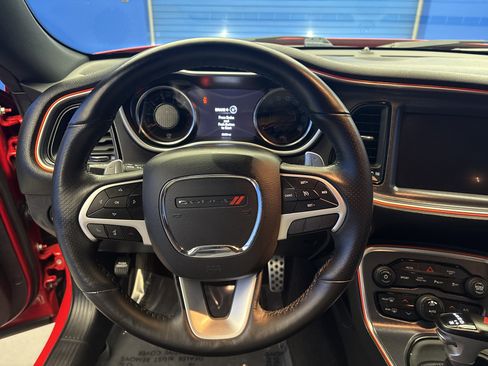 Used 2018 Dodge Challenger R/T Scat Pack w/ Leather Interior Group RWD image 14