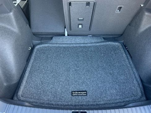 New 2026 Volkswagen Taos SE image 13