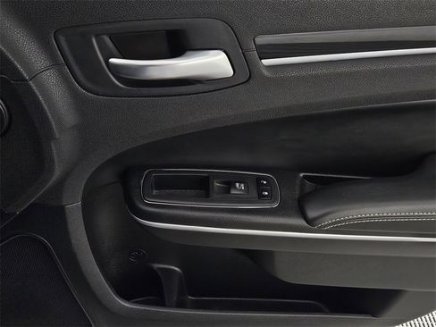 Used 2022 Chrysler 300 S image 34