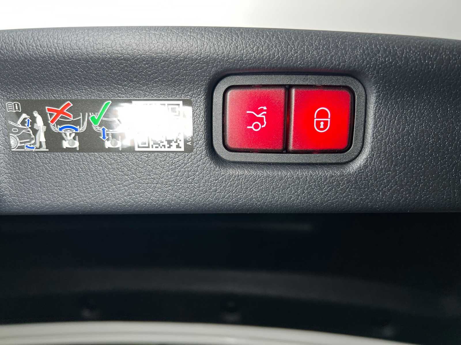 Used 2026 Mercedes-Benz C 300 4MATIC Sedan image 17