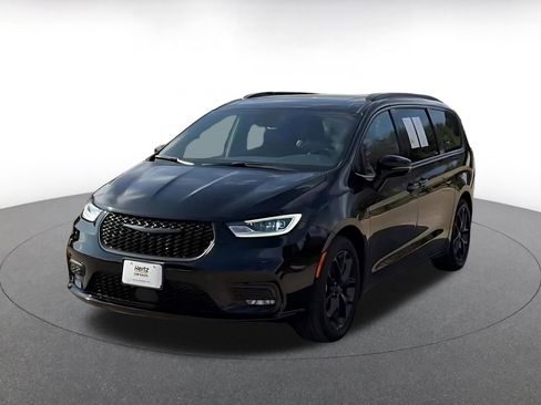 Used 2025 Chrysler Pacifica Limited image 7