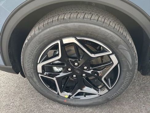 New 2026 Ford Escape Platinum w/ Class II Trailer Tow Package image 13