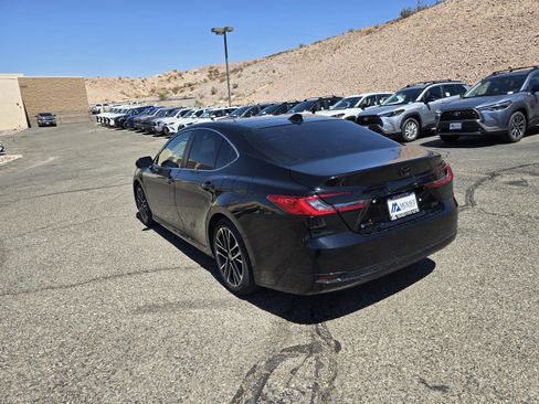 Used 2025 Toyota Camry XLE FWD image 7