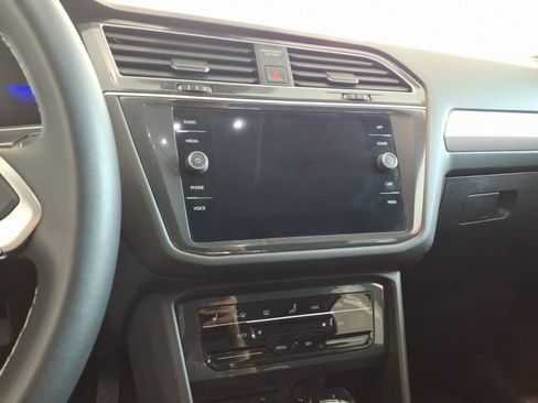Used 2024 Volkswagen Tiguan SE AWD/4WD image 12
