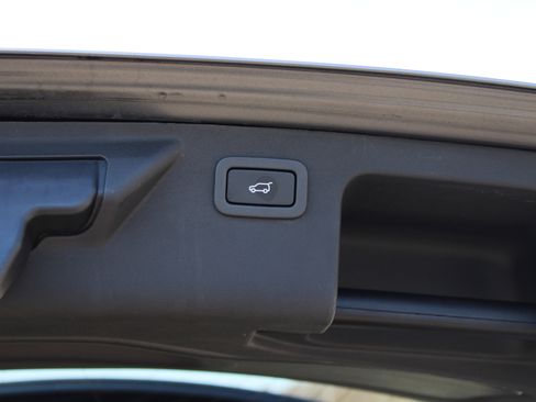 Used 2017 Land Rover Discovery Sport HSE image 17