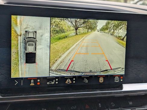 Used 2024 GMC Sierra 1500 SLT w/ SLT Premium Plus Package image 32