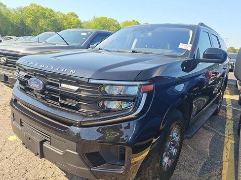 Used 2025 Ford Expedition Active AWD/4WD image 1