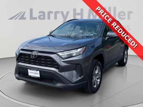 Used 2025 Toyota RAV4 XLE AWD/4WD image 1
