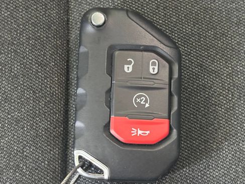 Used 2025 Jeep Wrangler Unlimited Sahara AWD/4WD image 25