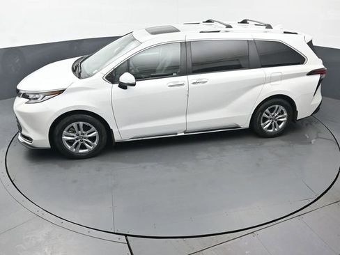 Certified 2023 Toyota Sienna Limited image 44
