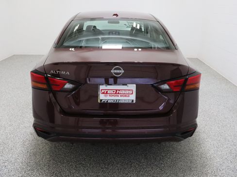 Used 2025 Nissan Altima 2.5 SV FWD image 8