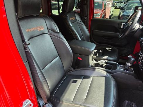 Used 2022 Jeep Wrangler Unlimited Rubicon w/ Trailer Tow Package AWD/4WD image 12