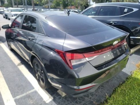 Used 2021 Hyundai Elantra SEL FWD image 3