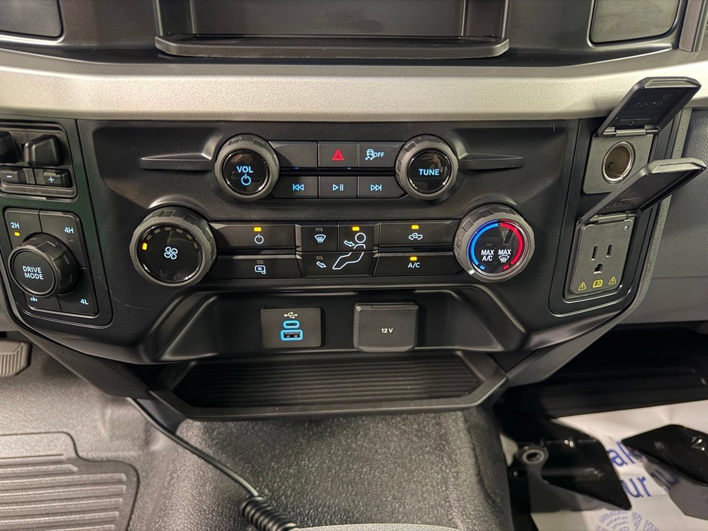 New 2026 Ford F250 XL w/ XL Chrome Package AWD/4WD image 13